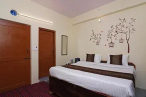 Hotel Trisha by OYO Rooms - Image 2