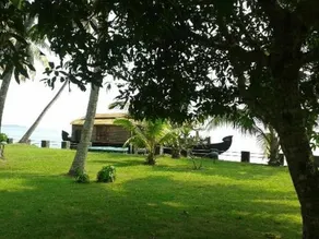 Kovilakam Lakeside Villa - Image 4
