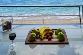 Eclectic Residence With Beach At The Doorstep - Image 5