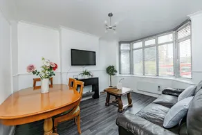 Immaculate 4-bed House in Colchester - Image 4
