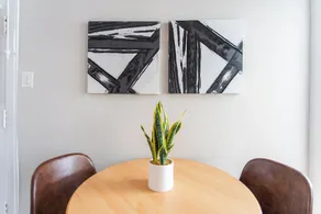 Stylish Comfy Lincoln Sq. 2BR Near Wrigley - Image 3