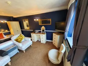 The Snooty Fox - Image 5