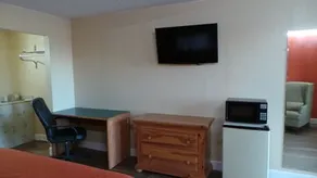 Executive Inn - Calhoun - Image 3