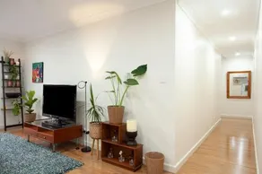 Huge 3 Bed Camperdown Garden Apt w Parking Aircon - Image 2