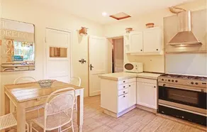 Thirteen bedroom Holiday Home In Vilanova Del Valles - Image 4