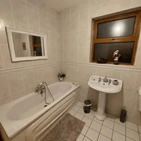 Large private detached home - Image 5