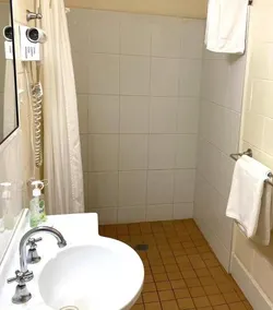 Spanish Lantern Motor Inn - Image 3
