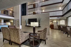 Sonesta Essential Houston Hobby Airport - Image 2