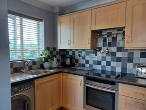 MALTING-GREEN DOOR-One Bedroom Apartment - Image 5