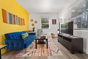 Sunny Suite on 43rd - Image 2