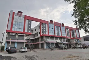Hotel Shine Stay by OYO Rooms - Image 4
