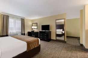 Econo Lodge - Image 4