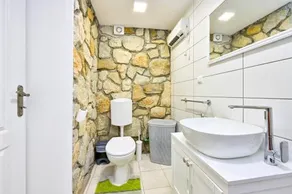 Wine Hill Rest House - Image 4