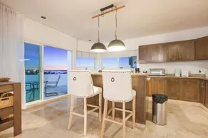 Oceanview Newly Renovated Private Pool Home - Image 2