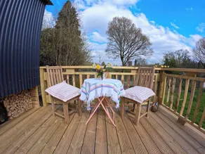 Haslemere - Cabin - Sleeps 2 - Parking - Garden - Image 4