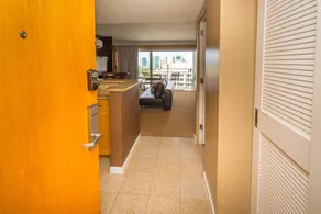 Ilikai 1927 1 Bedroom 1 Bathroom Condo - Image 2