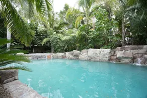 Incredible Estate 5 Bedrooms 3 Bathroom W/resort Style Rock Pool & Jacuzzi - Image 4