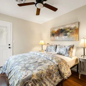 Prescott Family Friendly 3 Bedroom w Large Yard - Image 2