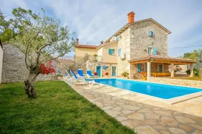 Pets Friendly Fully Fenced Villa Angela with Pool - Image 2
