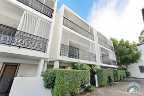 Aircabin Annandale Comfy 3 Bed Townhouse - Image 2