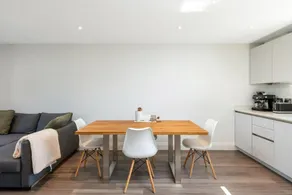 2 Bed 2 Bath Apt Close to Reigate Station - 2230 - Image 5