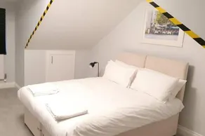Garland Modern Spacious Apartment, Brentwood 2 - Image 3