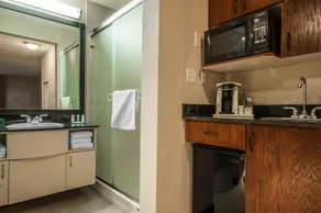 Econo Lodge - Image 4
