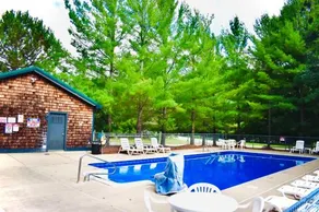 4 Season Fun At Legend Cottage Inn - Image 3