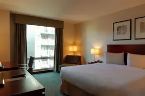 LIC Manhattan View Hotel - Image 4