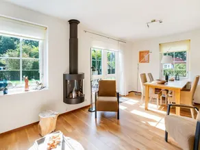 A forest villa with spacious garden and a view over the meadows - Image 4
