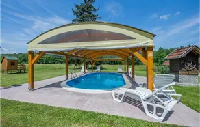 Beautiful Holiday Home in ?a?inci With Swimming Pool - Image 2