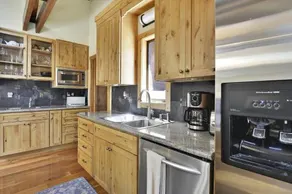 Deer Park Alpine Getaway - Image 2