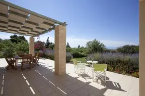 Villa Waterfront - Image 2