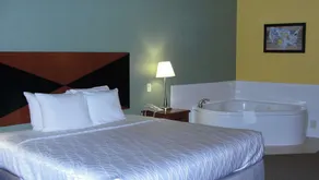 ECONO LODGE INN & SUITES - Image 2