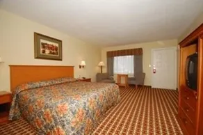 Motorsports Inn and Suites - Image 4