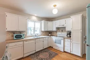 Serene single story, Grill, Fire Pit, fenced yard and Pet friendly stay - Image 3