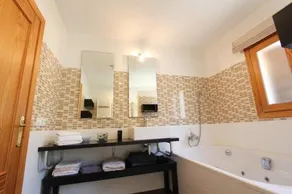 Sant Louren Villa - Image 5