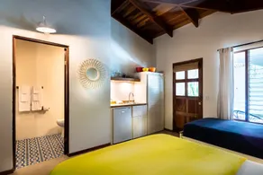 Sunset Shack Hotel - Image 5