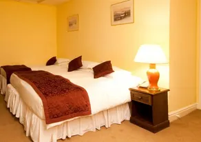 Templars Hotel & Carvery - Image 4