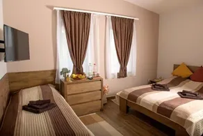 Roza Hotel Es Apartmanhaz - Image 5