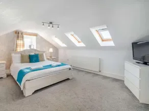 10 Guests - 5 Bedrooms - Deck - Hot Tub - Image 2