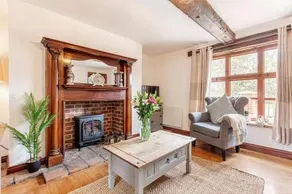 Lovely 2 Bedroom Cottage with Parking - Image 3