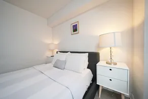 Yorkville Business Travel 2 Beds - Image 3