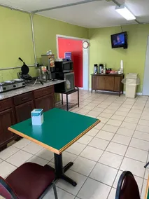 Econo Lodge Inn & Suites Gilbertsville - Image 2