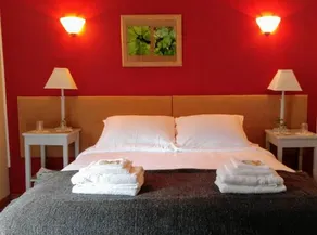 Pine Hill Arms Hotel - Image 4