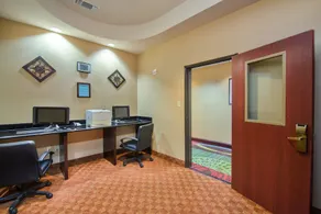 Holiday Inn Express Hotel & Suites Terrell - Image 2