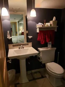 Private room and bath in charming bungalow - Image 5