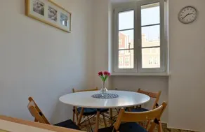 Town Hall Apartment - Image 4