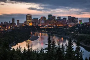 STUNNING KING Triplex I Walk to River Valley I w free parking & WiFi! - Image 3