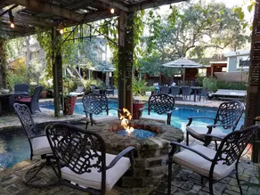 Cedar Oaks Inn - Image 5